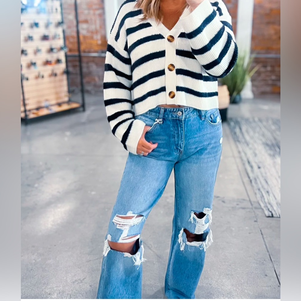 Distressed Wide Leg Jeans